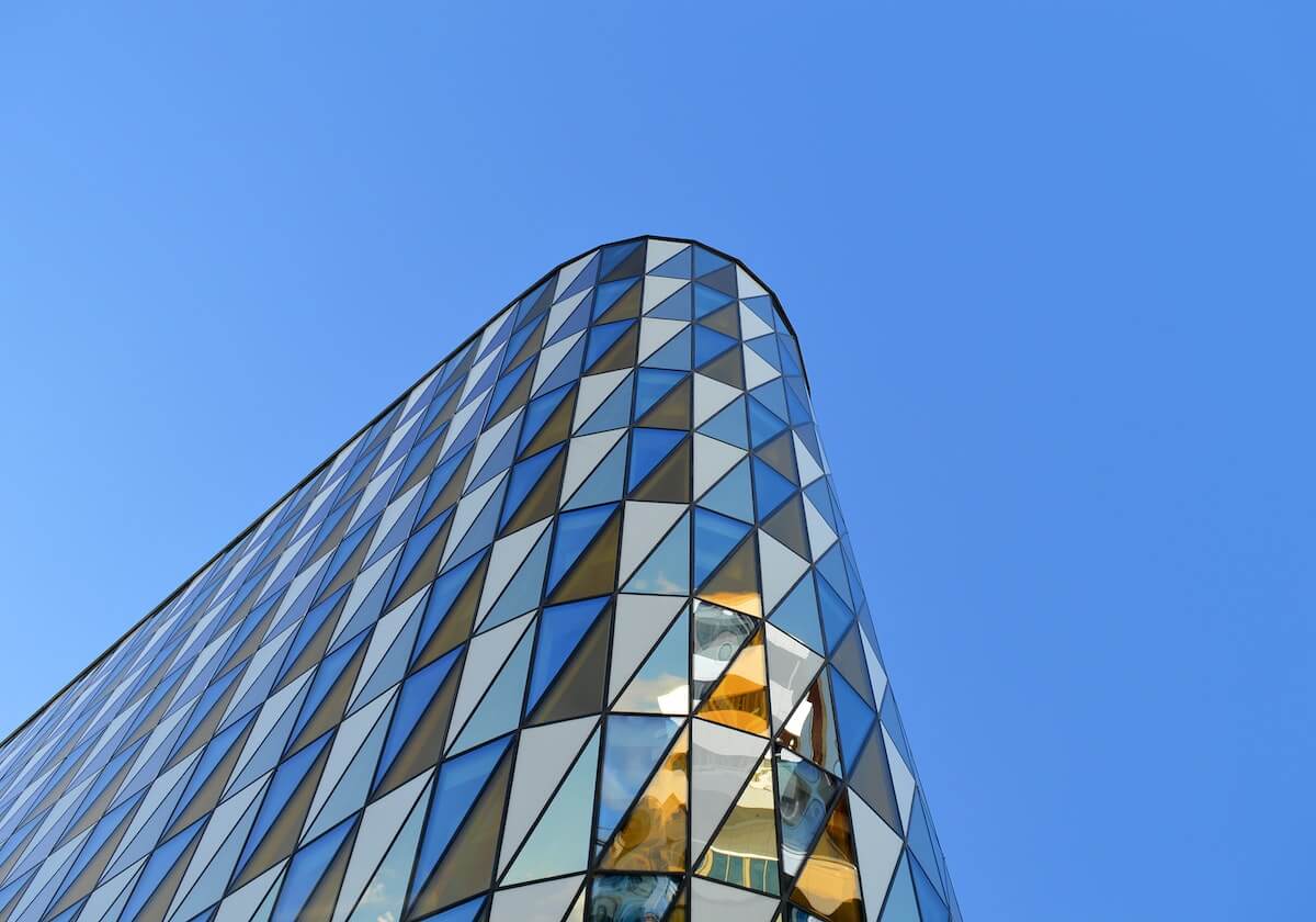 意甲媒体透露：莱奥在米兰俱乐部，除了孔塞桑外，还没有遇到比较严厉的教练